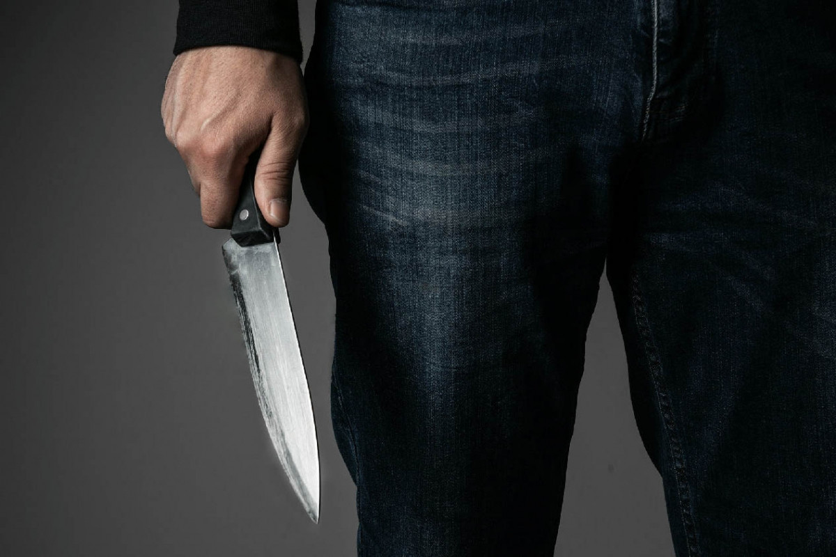 В Баку мужчина нанес ножевые ранения жене во время ссоры