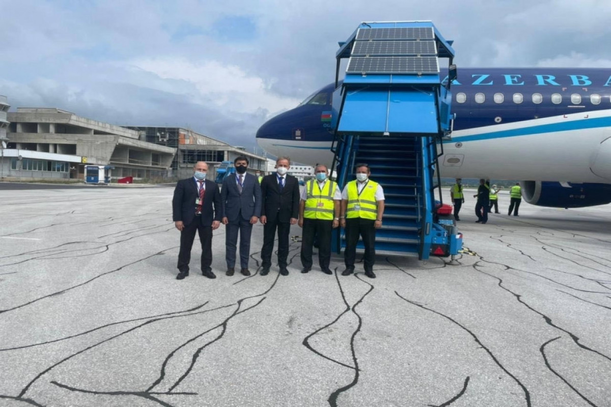 Самолет AZAL доставил в Боснию и Герцеговину вакцины против коронавируса-ФОТО 
