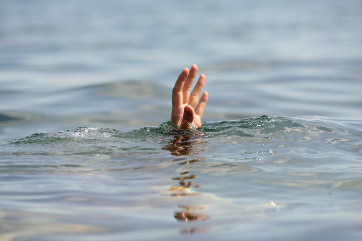 В Билясуваре подросток утонул, спасая двоюродного брата