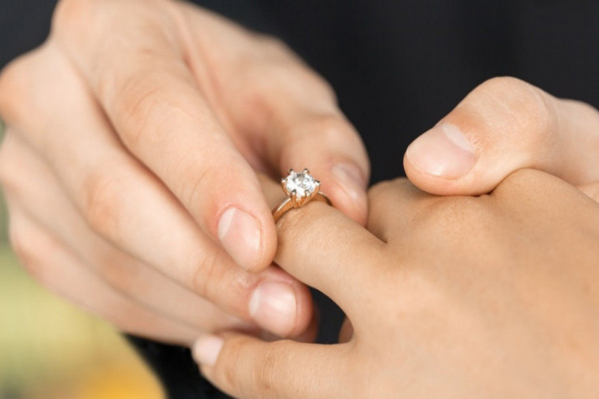 В Азербайджане предотвратили помолвку несовершеннолетней со взрослым мужчиной