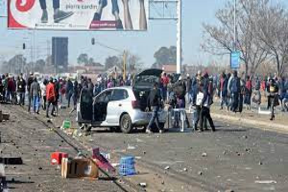 Число жертв беспорядков в ЮАР увеличилось до 276