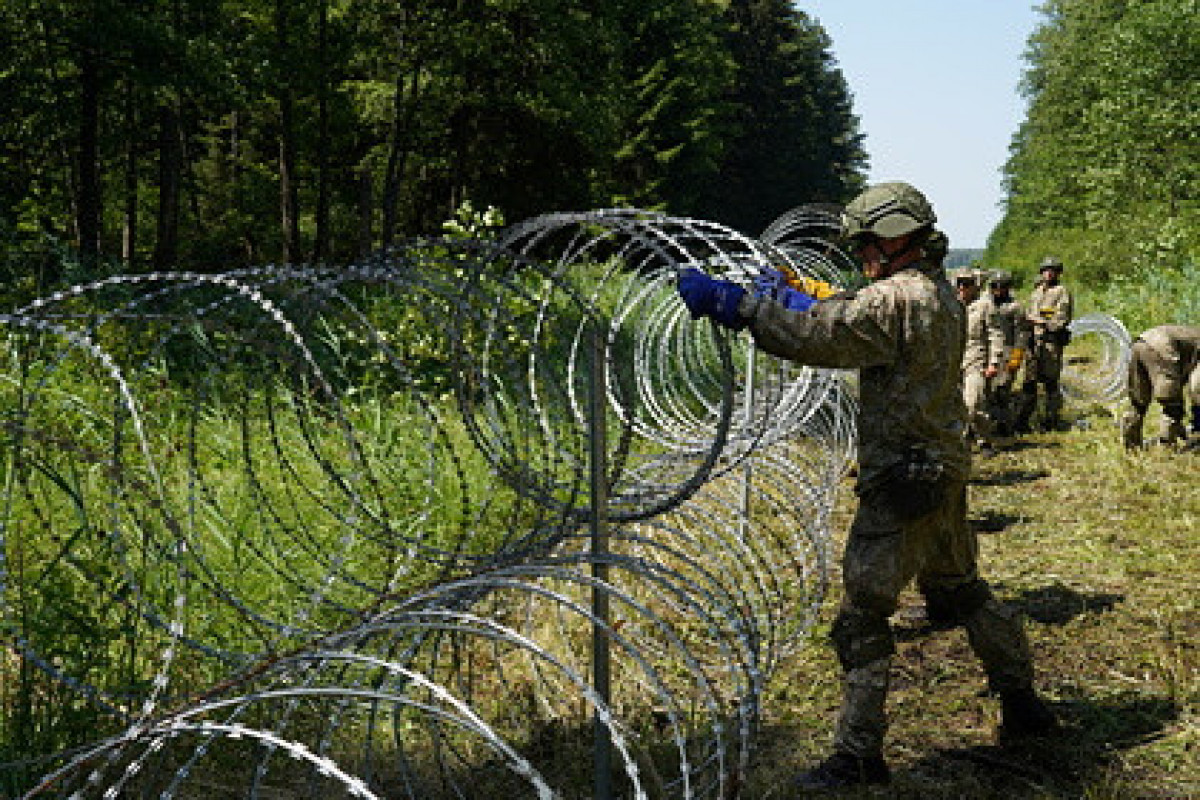 Литве не хватило проволоки для забора на границе с Беларусью