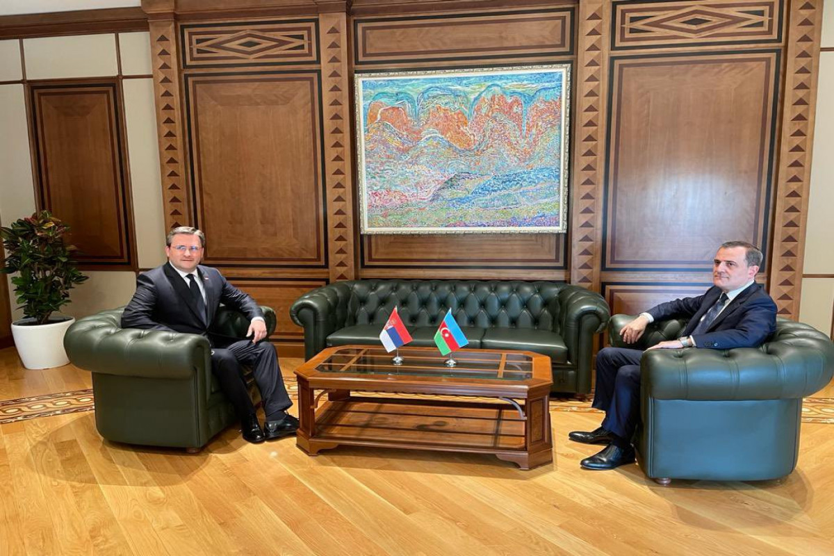 Проходит встреча Джейхуна Байрамова с министром иностранных дел Сербии