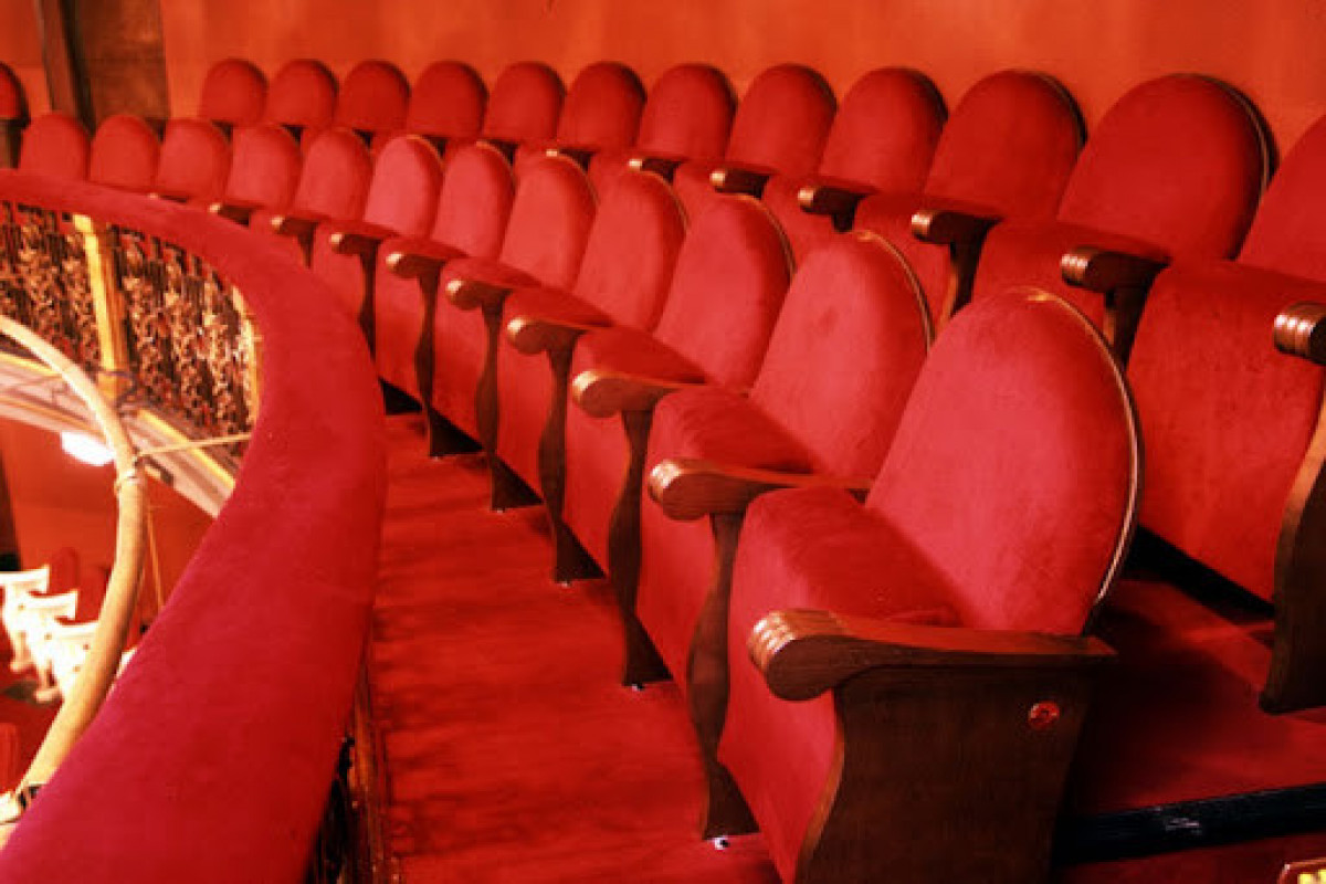 В Азербайджане обсуждается вопрос возобновления работы театров и кинотеатров