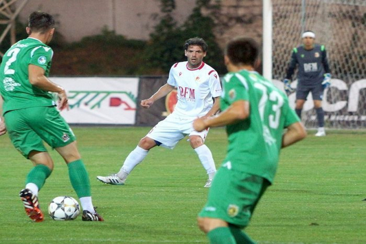 Азербайджанский футболист может перейти в северомакедонский клуб