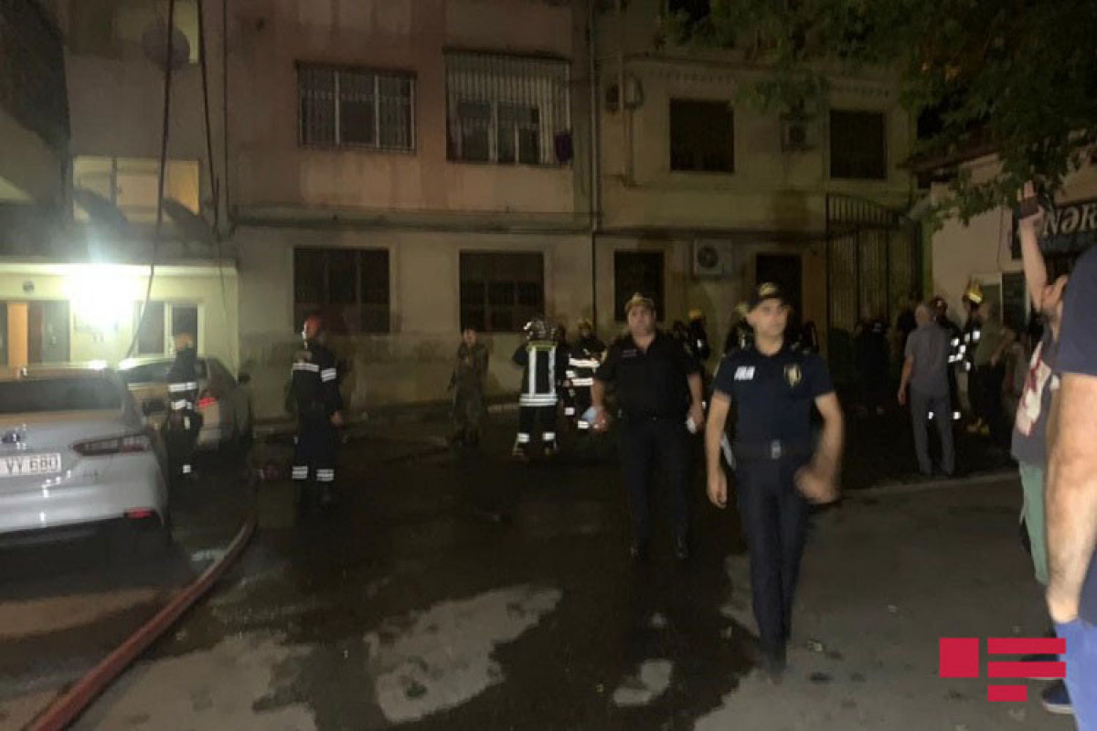 В Баку в многоэтажке произошел пожар -ФОТО 