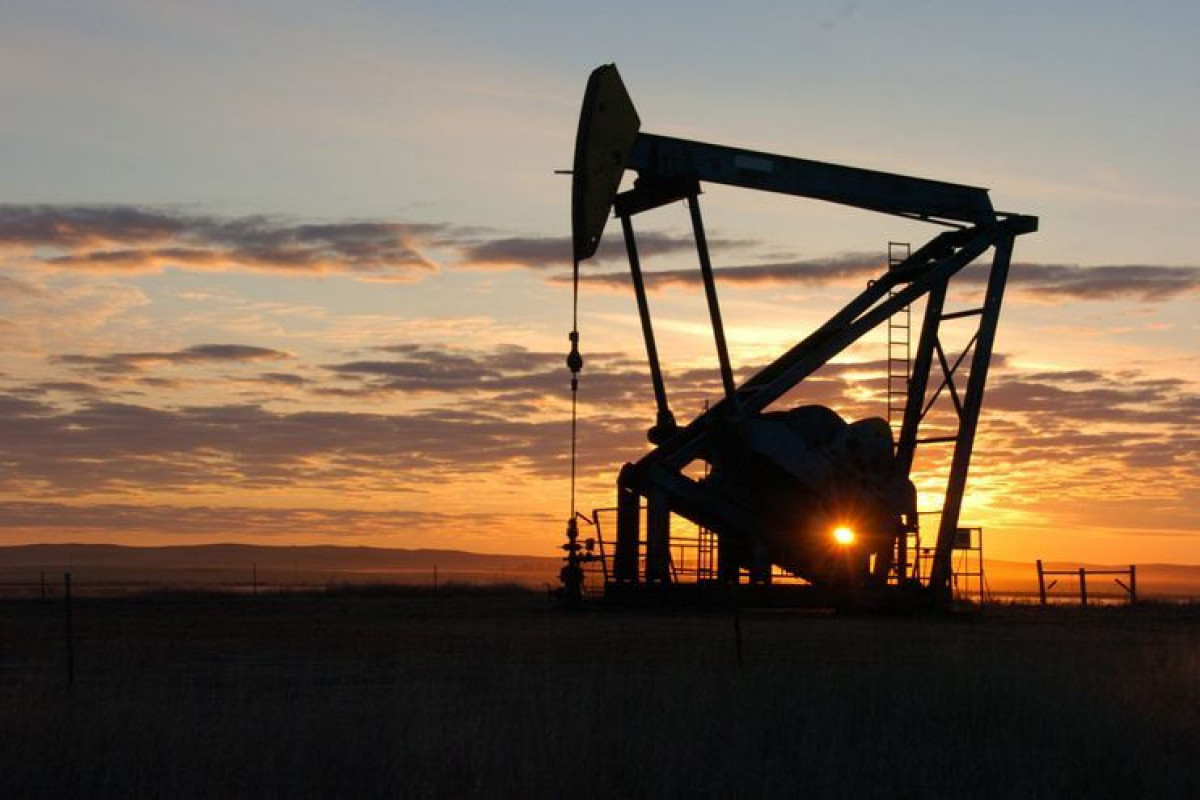Цена азербайджанской нефти превысила 75 долларов