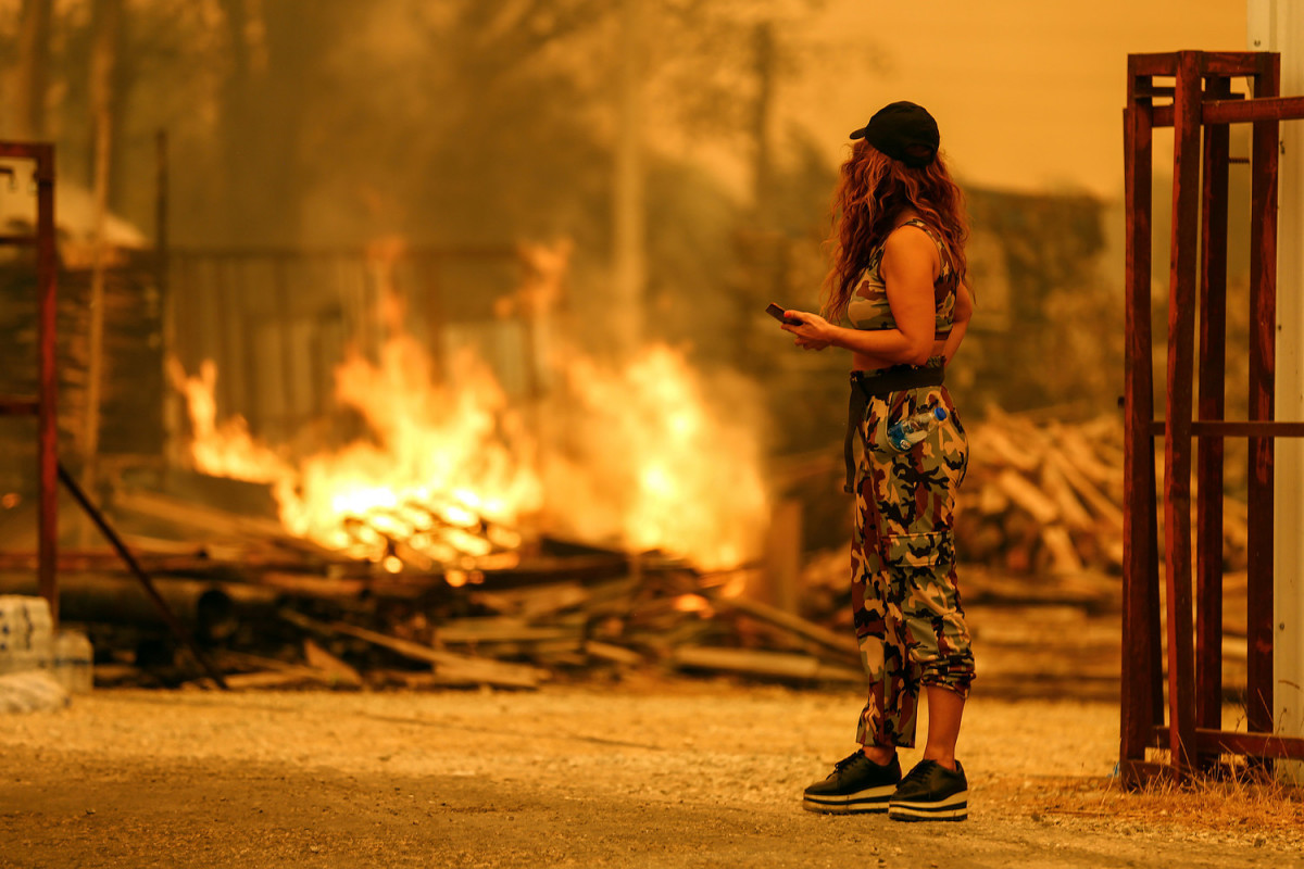 Более 400 человек пострадало от лесных пожаров в Турции