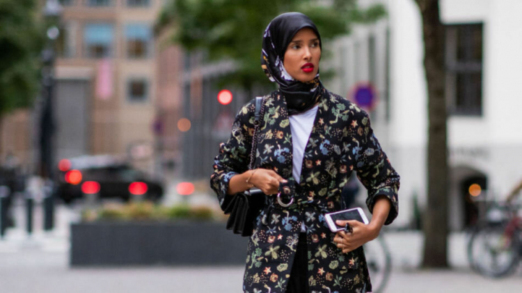 Мусульманка в хиджабе назначена редактором модного журнала
