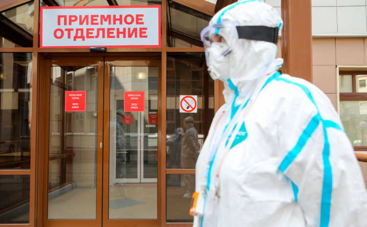 В России за сутки от коронавируса скончались 393 человека
