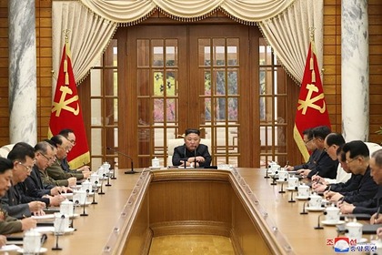 Ким Чен Ын появился на публике впервые за месяц
