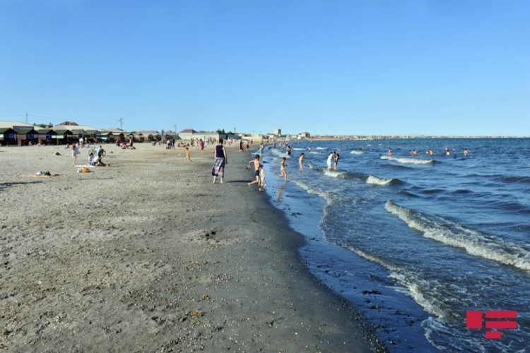 В Азербайджане с сегодняшнего дня разрешается деятельность пляжей