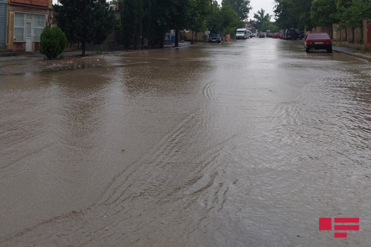 Ливни в Гяндже затопили улицы - ФОТО