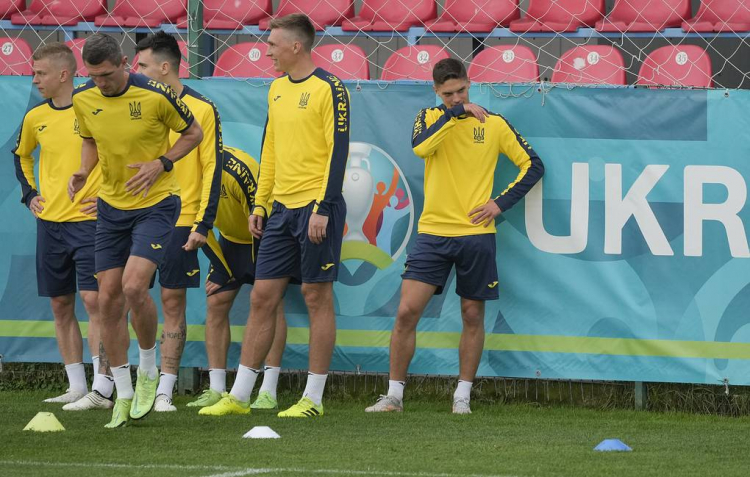 УЕФА попросил прикрыть политический лозунг на форме сборной Украины на Евро