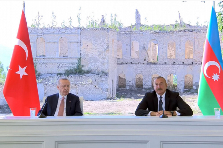 Президент Азербайджана: В Декларации отражены вопросы сотрудничества в области оборонной промышленности и взаимной военной помощи