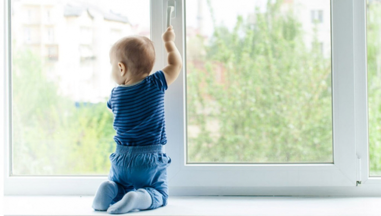 В Абшеронском районе 2-летний ребенок погиб, упав с 6 этажа