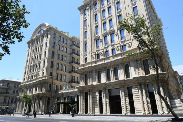 Ильхам Алиев и Мехрибан Алиева приняли участие в открытии в Баку отеля Intercontinental - ФОТО - ВИДЕО