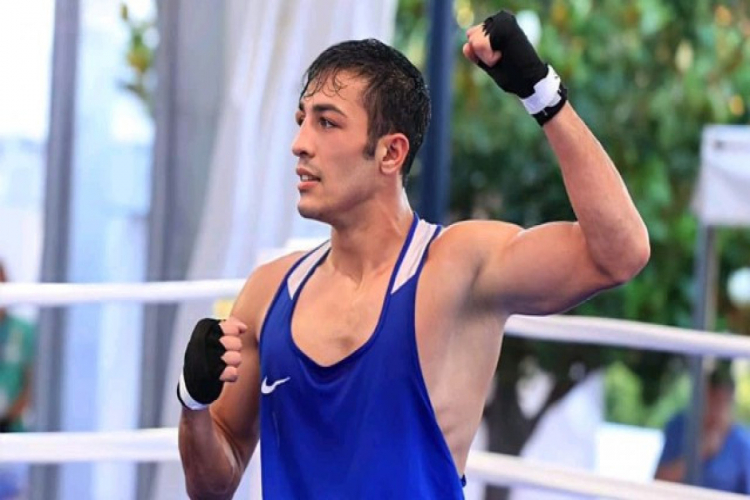Азербайджанский боксер прошел в полуфинал ЧЕ, победив соперника-армянина