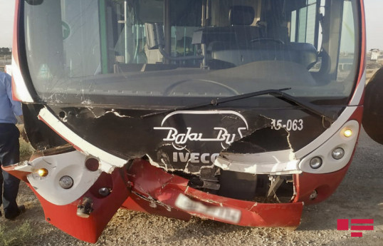 В Баку столкнулись два пассажирских автобуса, 7 человек пострадали