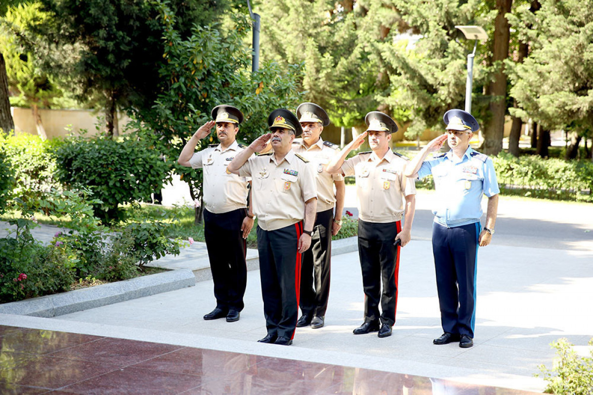По случаю Дня ВC министр обороны посетил военный госпиталь -ВИДЕО 