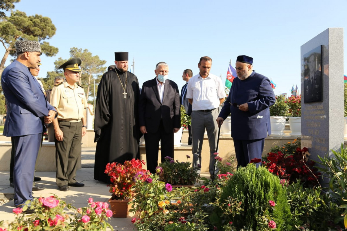 Председатель УМК и руководители религиозных конфессий посетили могилы шехидов-ФОТО 