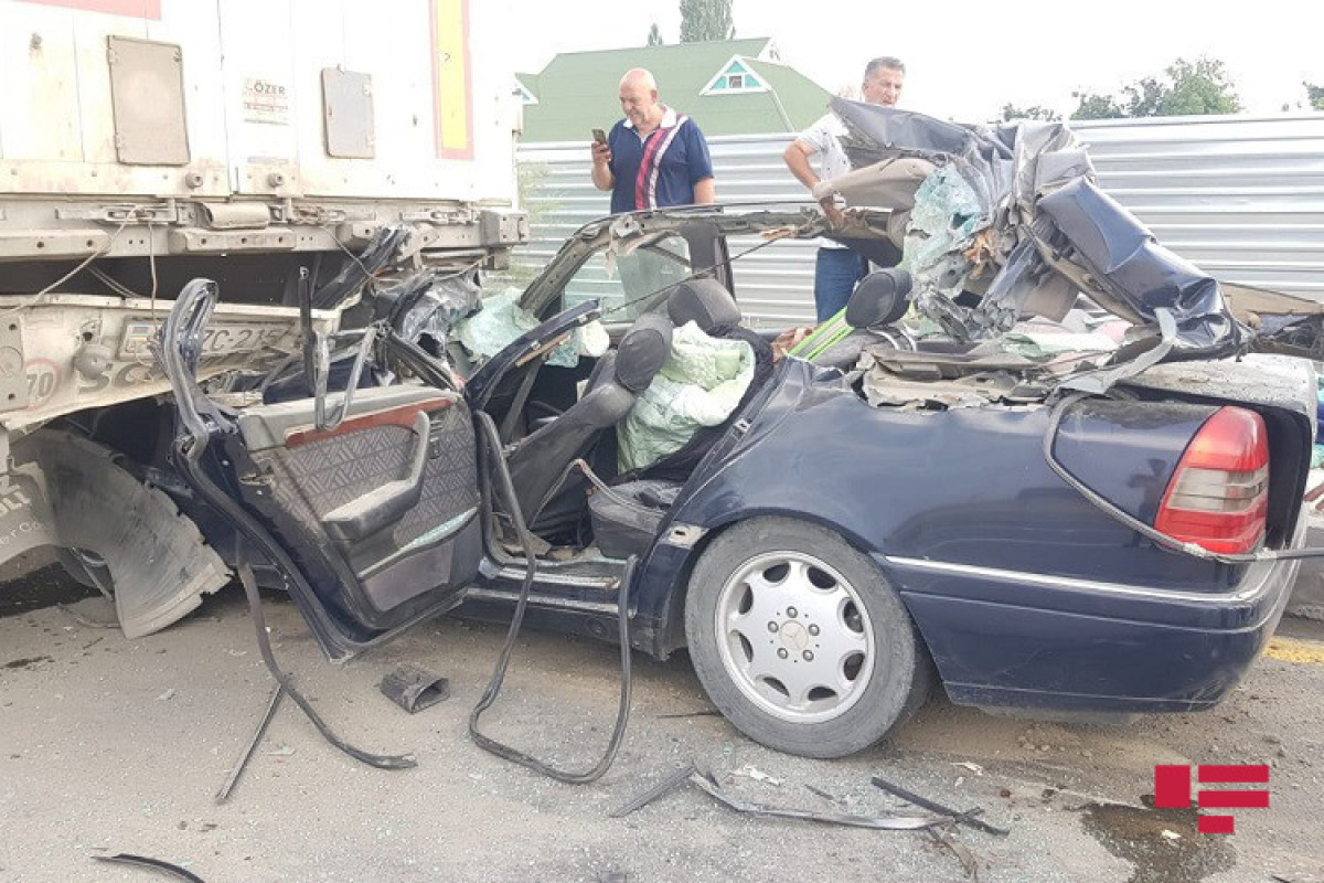 В Агдаше столкнулись грузовик и легковой автомобиль, 3 человека погибли, один человек пострадал – ФОТО-ОБНОВЛЕНО 