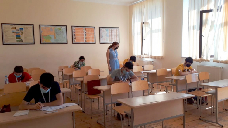 Минобразования Азербайджана проверит знания школьников 