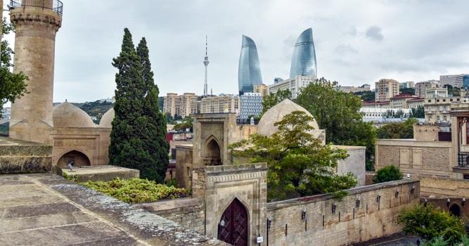 Завтра в Баку переменная облачность и без осадков