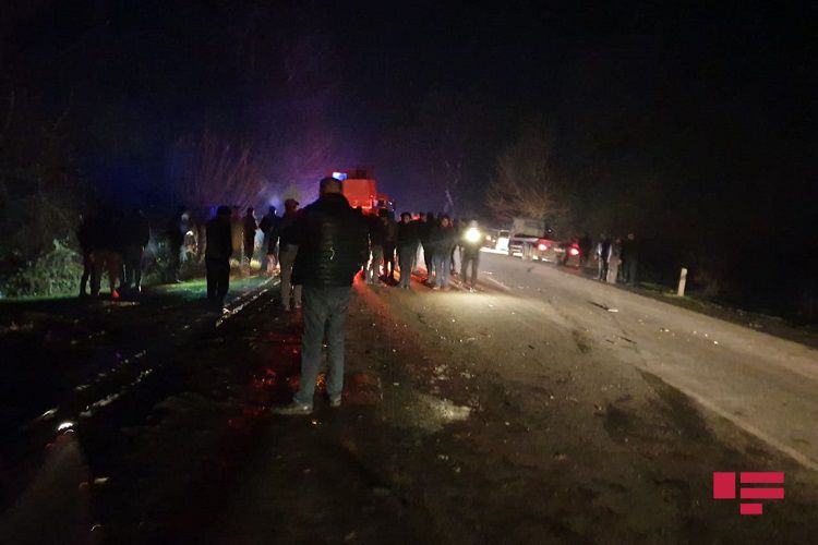 В Гейчае столкнулись два ВАЗ-а, ранены 5 человек - ФОТО