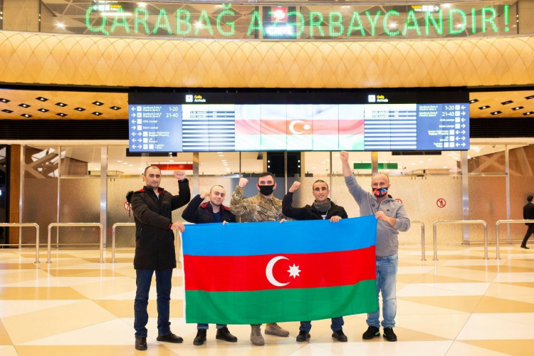 Четверо участников Отечественной войны Азербайджана вернулись на родину после лечения