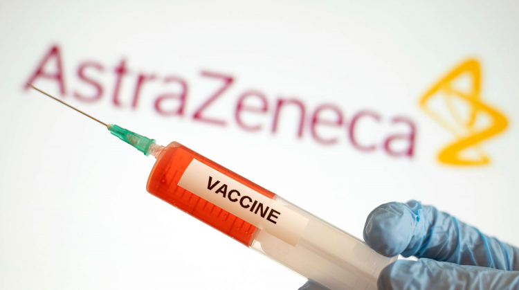 Италия одобрила вакцину AstraZeneca для пожилых

