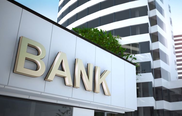 В Азербайджане по находящимся в процессе ликвидации 4 банкам выплачено 93% компенсаций
