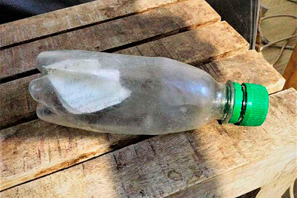 Женщина нашла отправленное 26 лет назад послание в бутылке

