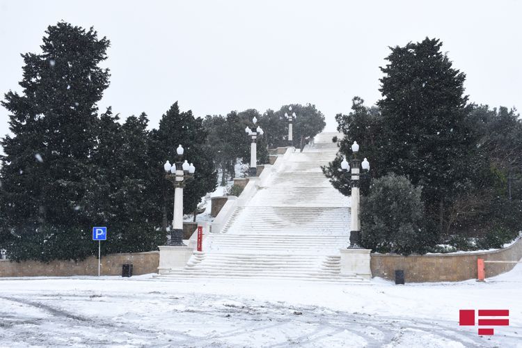 Завтра в Баку интенсивный снегопад