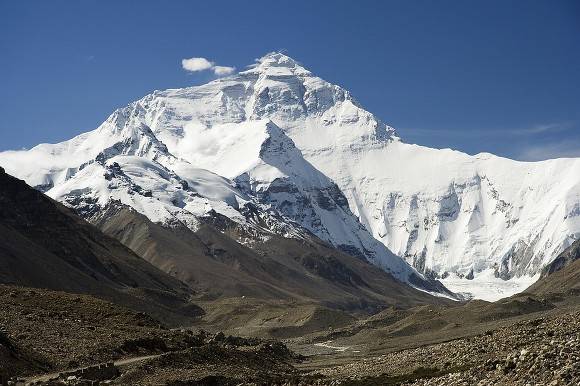СМИ: Эверест открывается для альпинистов после года пандемии