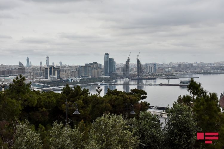 В воскресенье в Баку переменная облачность и осадки