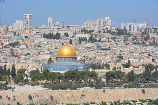 Израиль надеется летом возобновить прием туристов