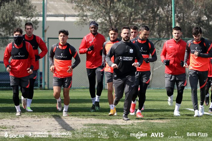 Хонда тренировался отдельно от «Нефтчи»