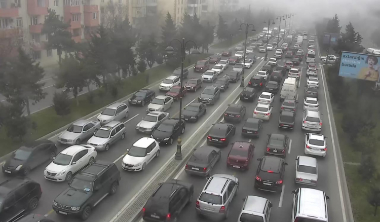 Страшные пробки на главных улицах и проспектах Баку - ФОТО