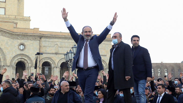 Пашинян останется врио премьера Армении до парламентских выборов
