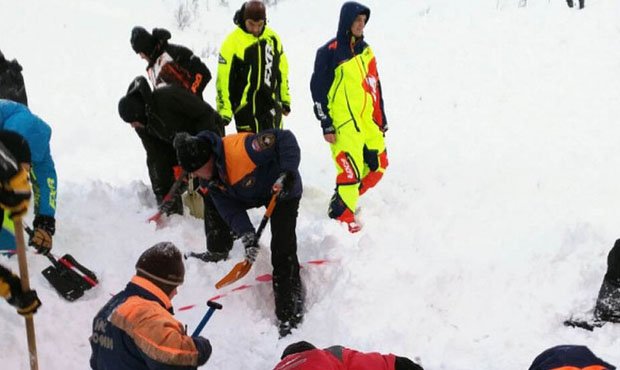 В России 16 туристов попали под лавину, погибла девочка - ОБНОВЛЕНО
