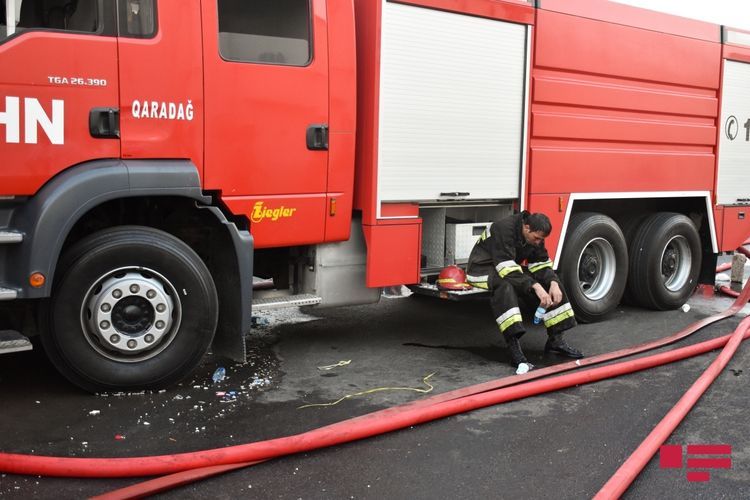 В Баку произошел пожар, есть пострадавшие