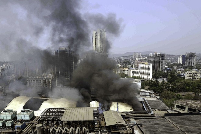 В Мумбаи при пожаре в госпитале для больных COVID-19 погибли 11 человек