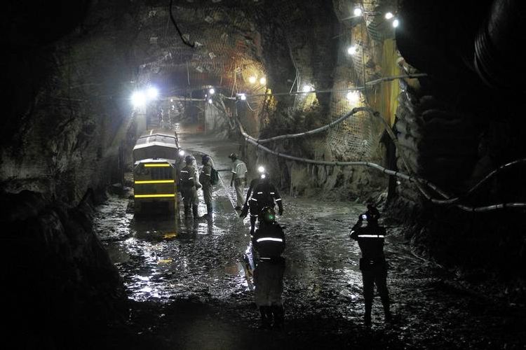 В Колумбии под завалом на шахте оказались 15 горняков