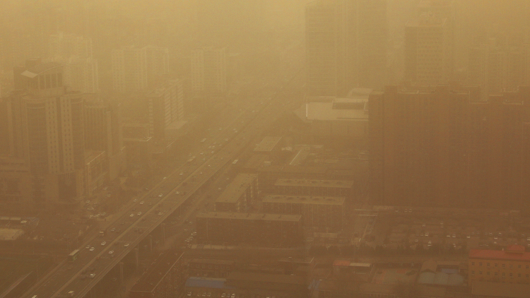 Пекин накрыла песчаная буря
