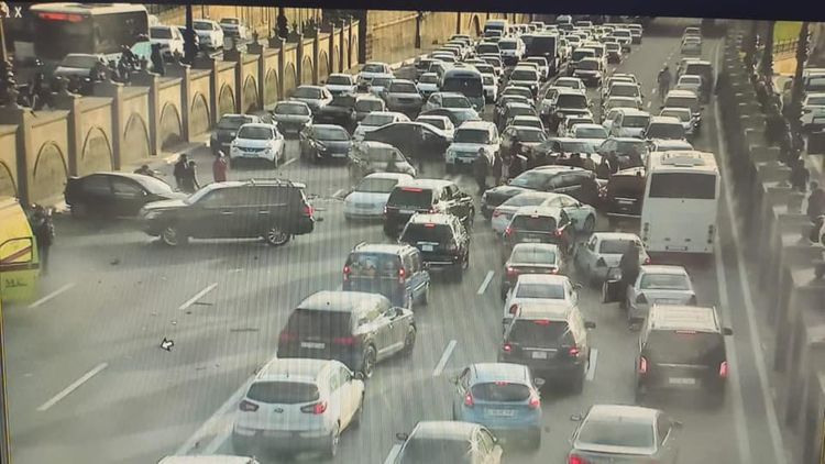 В центре Баку парализовано движение из-за тяжелого ДТП, трое пострадавших - ФОТО - ОБНОВЛЕНО-1