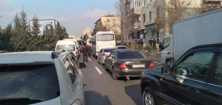 Ужасные пробки на главных проспектах Баку - ФОТО