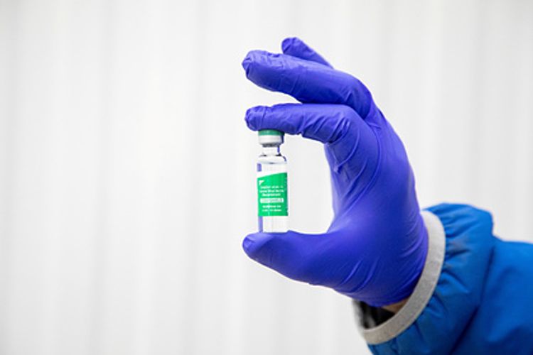 Вакцину AstraZeneca переименовали