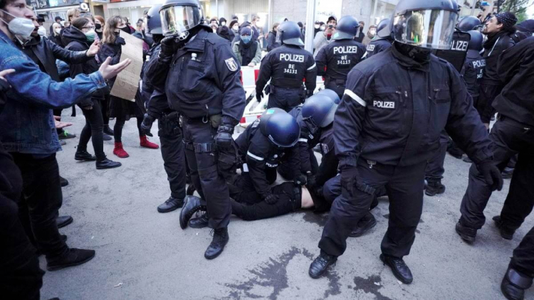 В Берлине начались жесткие задержания на демонстрации
