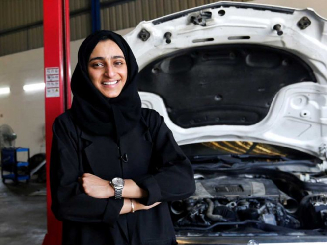 В ОАЭ появилась первая женщина-автомеханик
